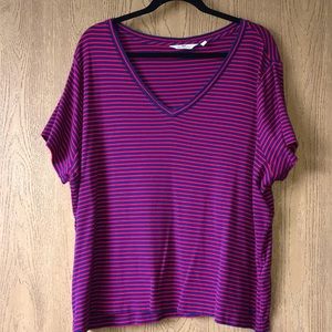 Vineyard Vines v-neck short sleeve T-shirt. Red and blue and stripe. Size 3X.